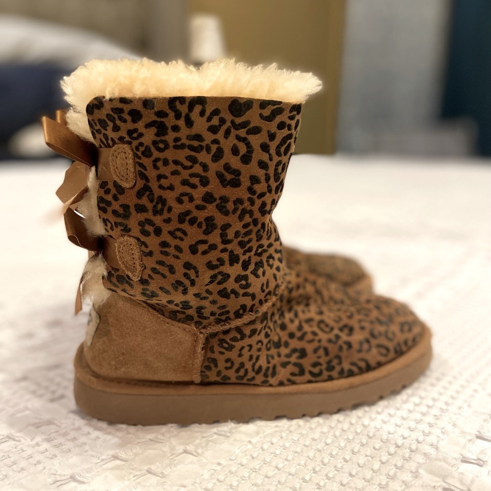 UGG, Girls Bailey Leopard Print Boot, Chestnut